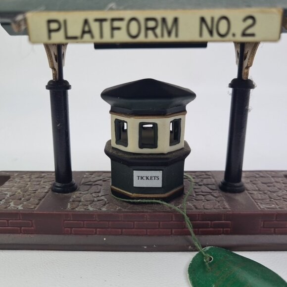 Department 56 Heritage Village "Victoria Station Train" 5575-1 Accessory Vntg - Picture 2 of 11